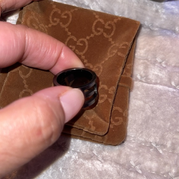 Gucci Preloved ring size 17 cm which is a USA size 6 - Picture 4 of 11